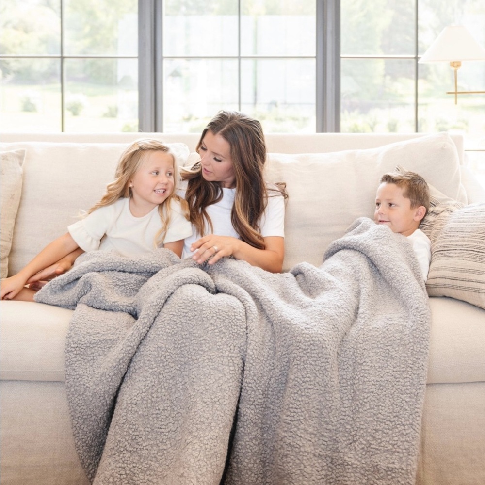 Saranoni Luxurious Large Throw in grey NIP